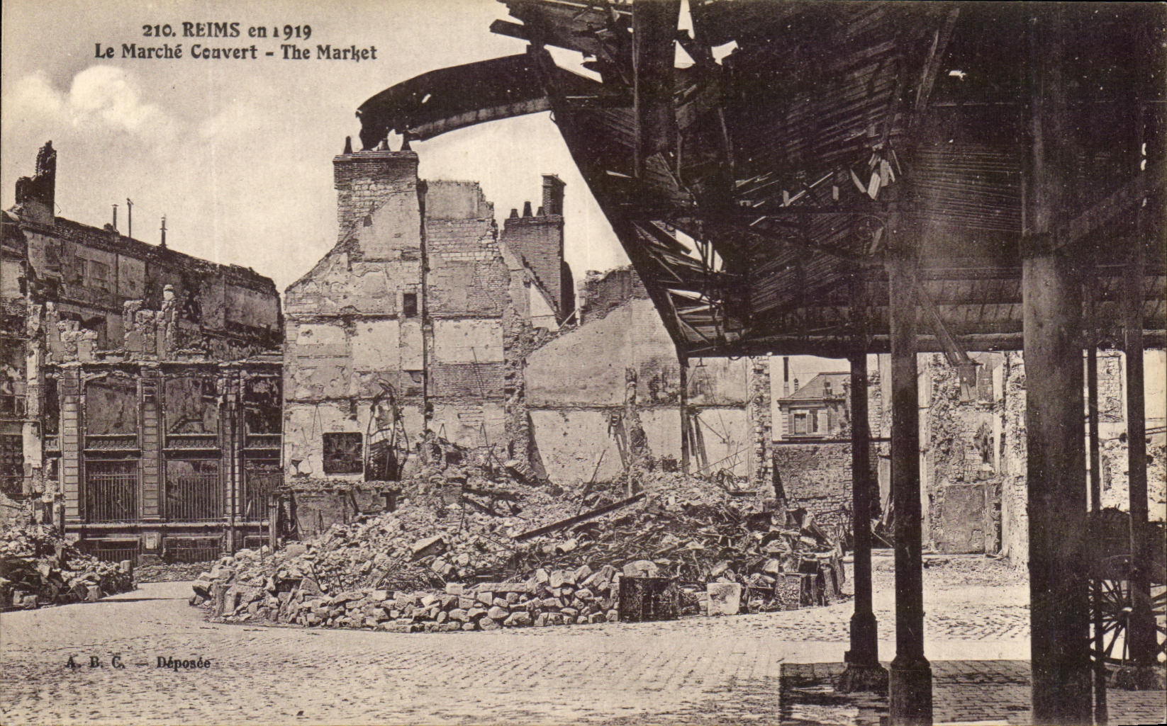 CPA Reims Le Marche Covert Militaria 