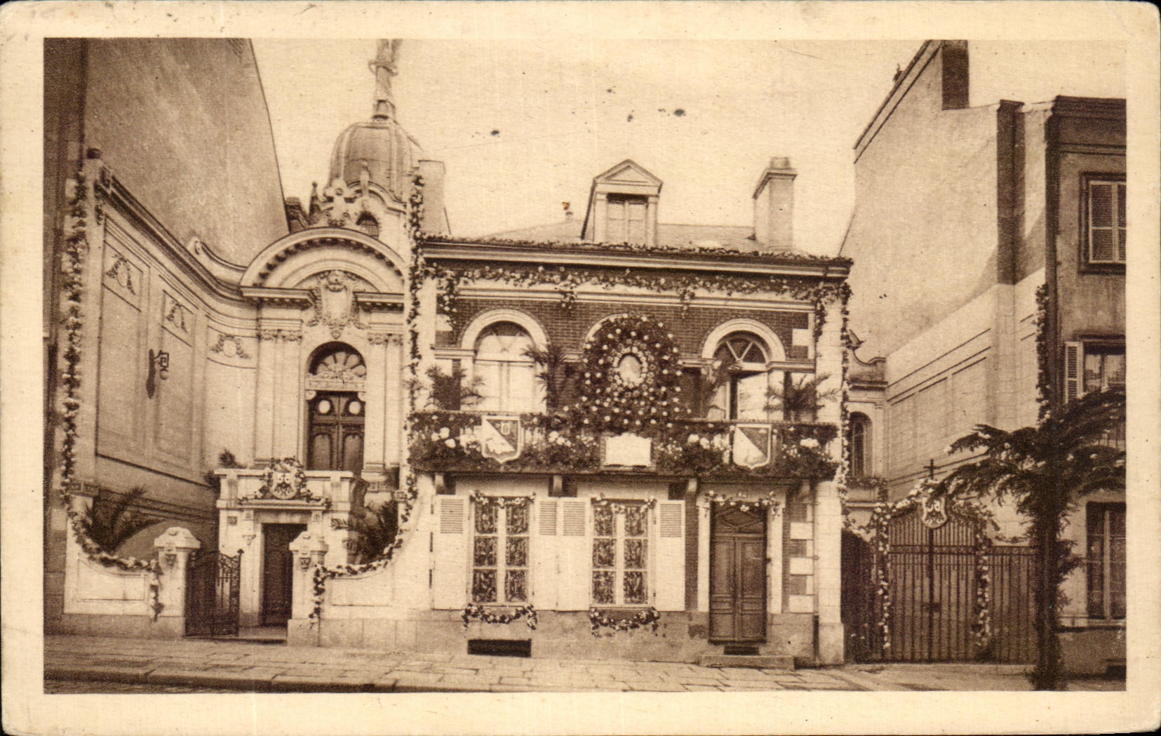 CPA Alencon La Maison Natale De Sainte Therese De l'Enfant Jesus Paree Pour Les Fetes De La Canonisation