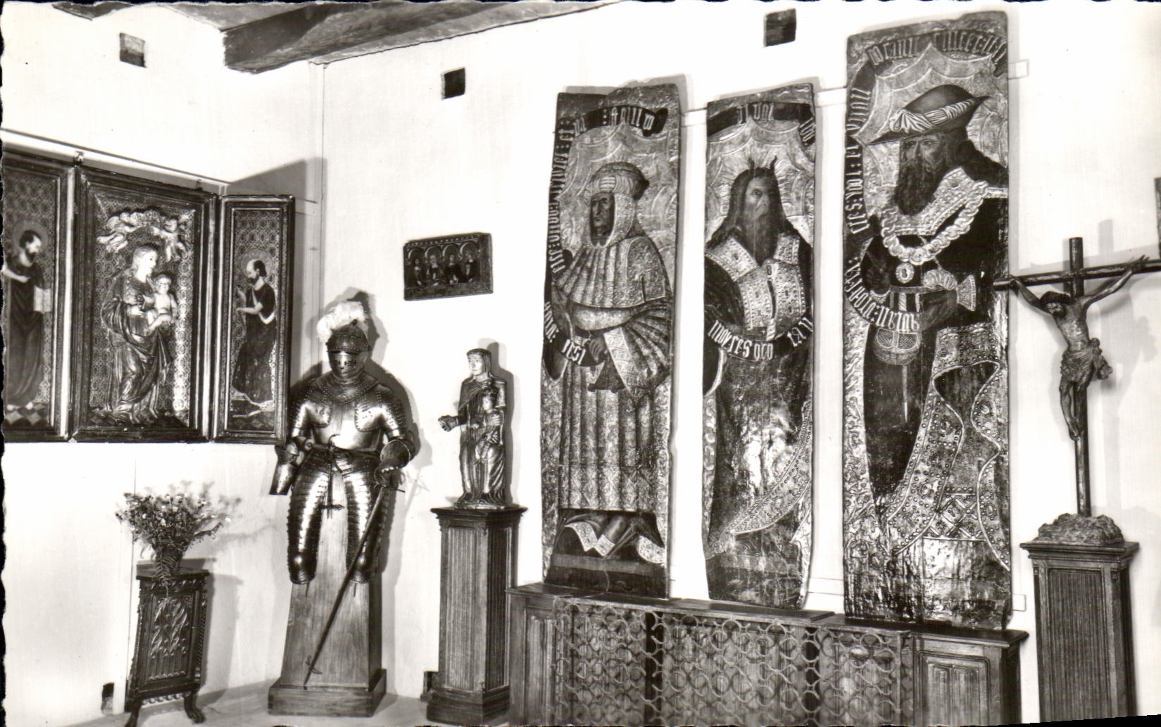 CPSM Musee De La Maison forte De Reignac Tursac La Salle Des Primitifs Le Retable De Granollers