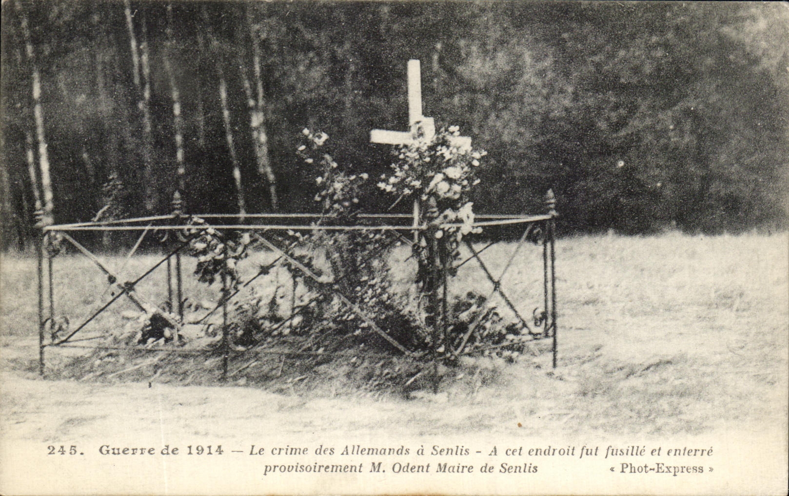 Crime des Allemands à Senlis — M. Odent, maire de Senlis, fusillé et enterré provisoirement — Phot-Express