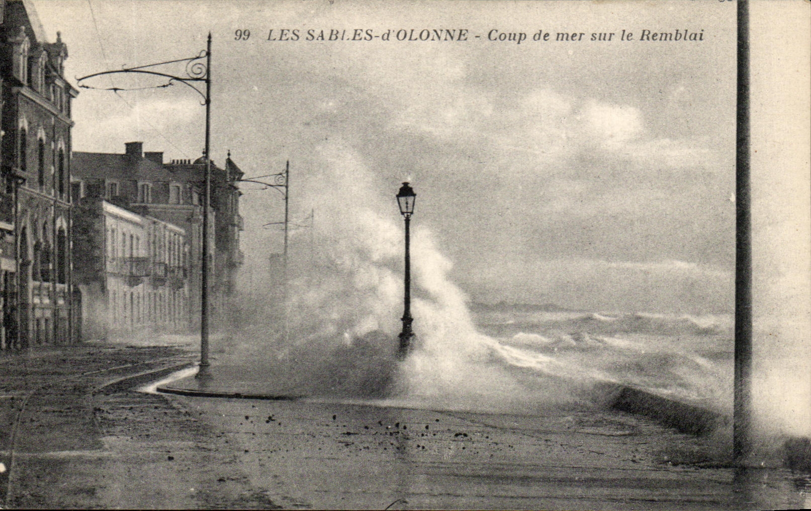 Les Sables-d'Olonne — Coup de mer sur le Remblai — n°99