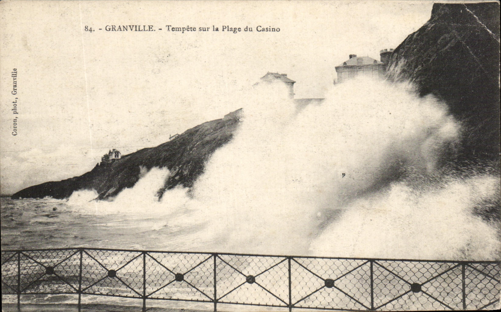 CPA Granville Tempere sur la Plage du Casino