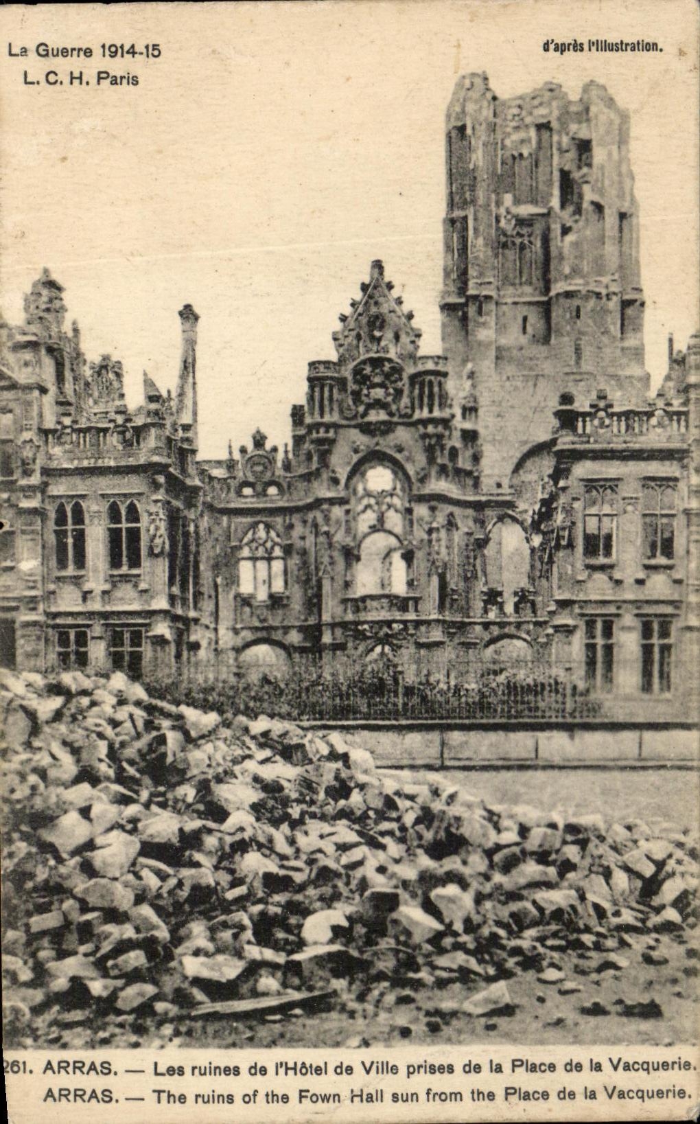 Arras — Les ruines de l'Hôtel de Ville prises de la Place de la Vacquerie — L.C.H. Paris, n°261