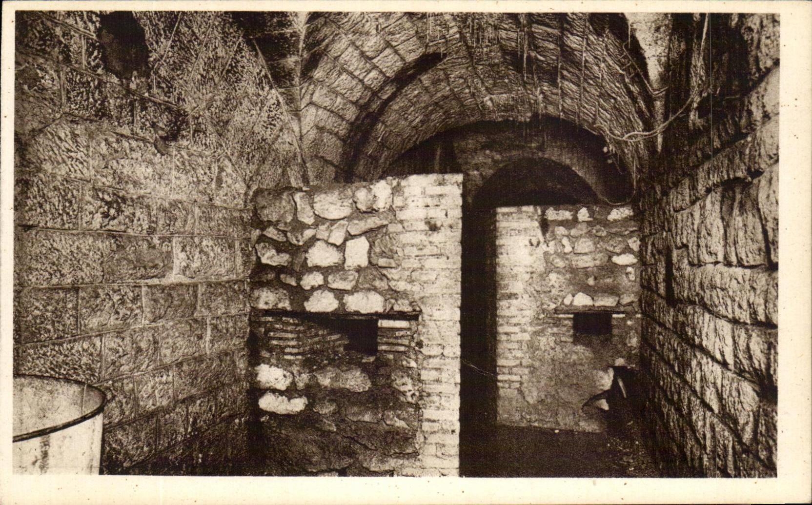 Fort de Douaumont — Murs en chicanes dans une galerie — Verdun Éditions