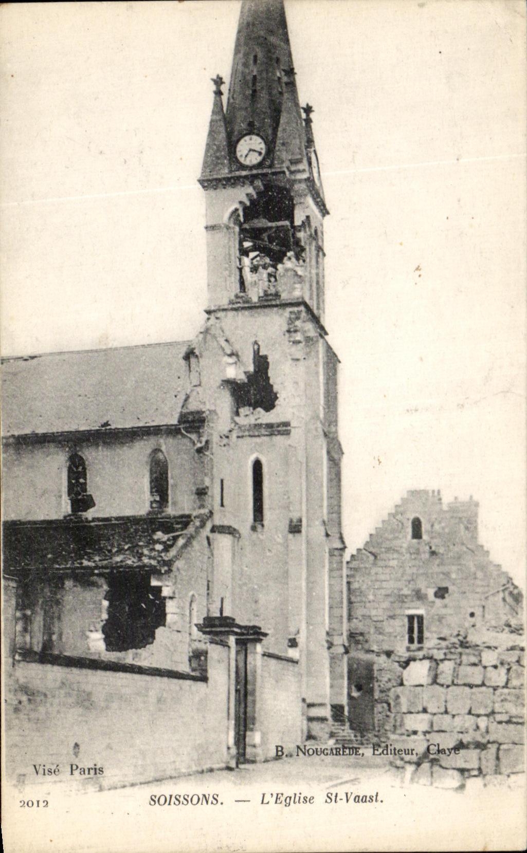 CPA Soissons L'Eglise st Vaast Militaria 