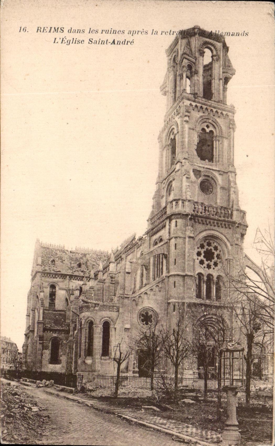 CPA Reims Dans les ruines apres la retraite des Allemands L'Eglise Saint Andre Militaria 