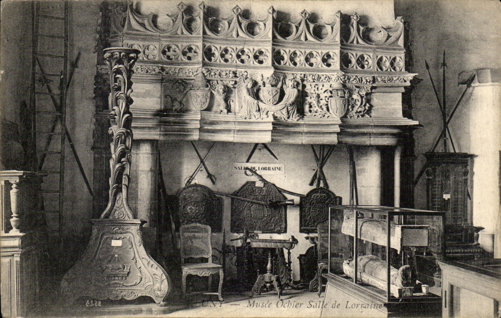 CPA Cluny Musee Ochier Salle de Lorraine 