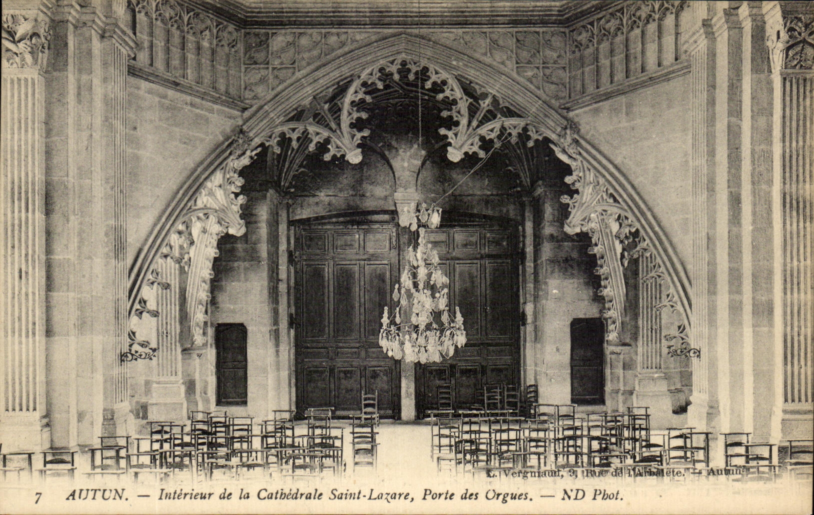 Autun — Intérieur de la Cathédrale Saint-Lazare, Porte des Orgues — L. Vergniaud, ND Pbot.