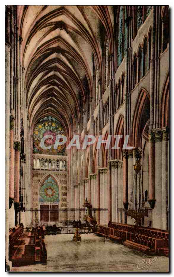 CPA Cathedrale de Reims La nef vue prise du choeur 
