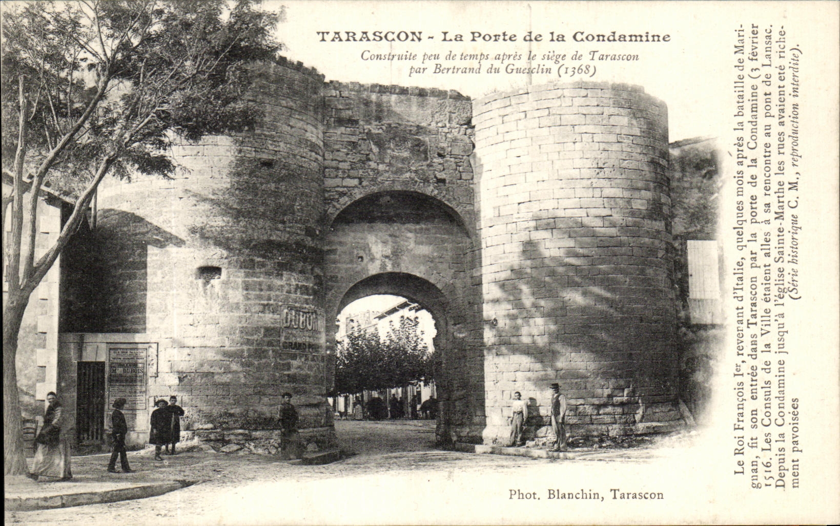 Tarascon - La Porte de la Condamine — construite peu de temps après le siège de Tarascon par Bertrand du Guesclin (1368) — Phot. Blanchin, Tarascon