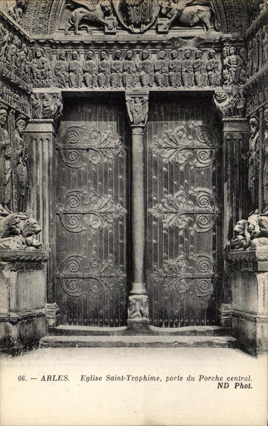 Arles — Église Saint-Trophime, porte du Porche central — ND Phot.