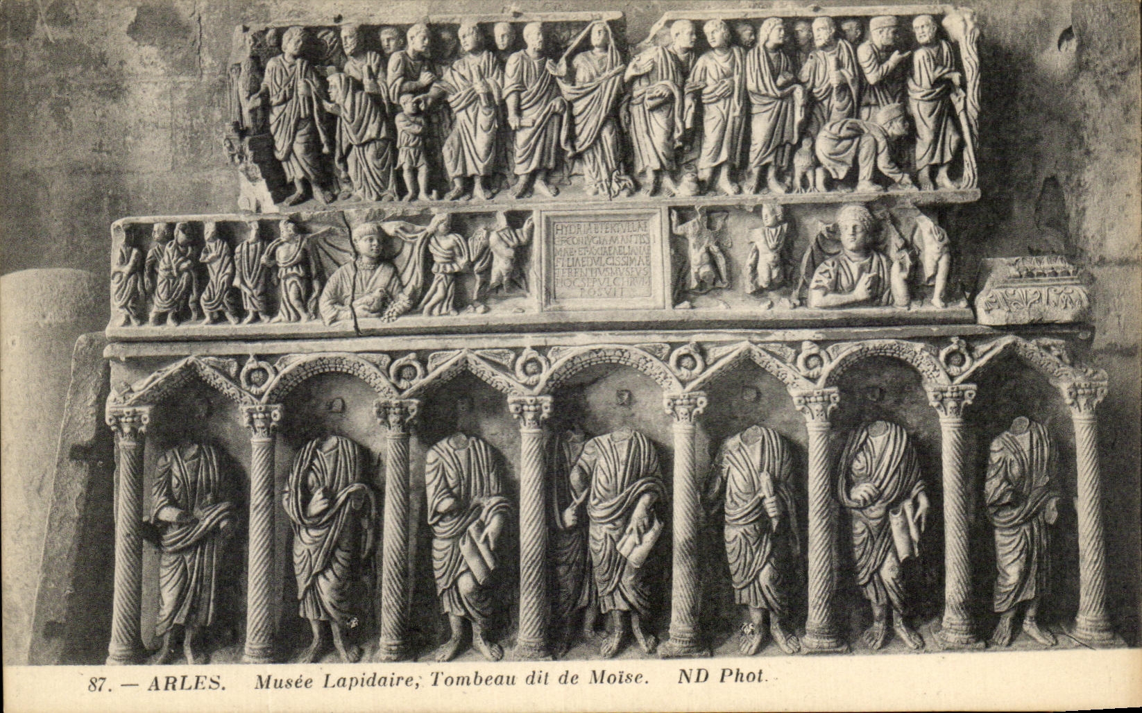 Arles — Musée Lapidaire, Tombeau dit de Moïse — ND Phot.