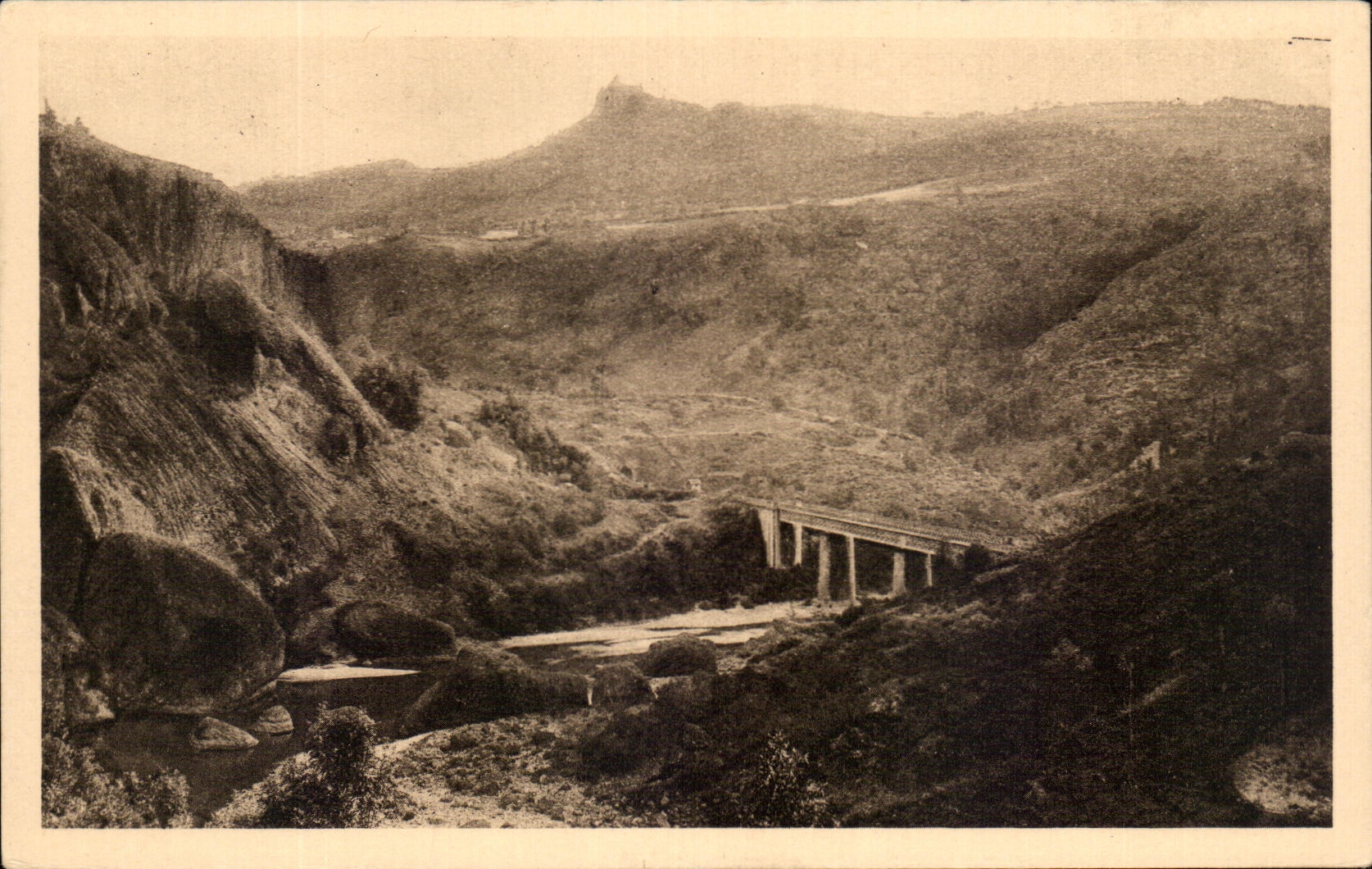 La Vallée de l'Allier à Rochegude — Éditions de luxe MARGERIT-BÉMOND