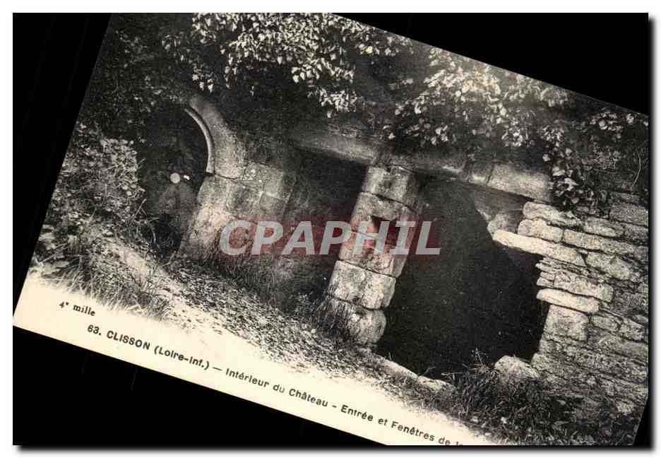 CPA Clisson Interieur du Chateau Entree Et Fenetres de la prison des femmes 