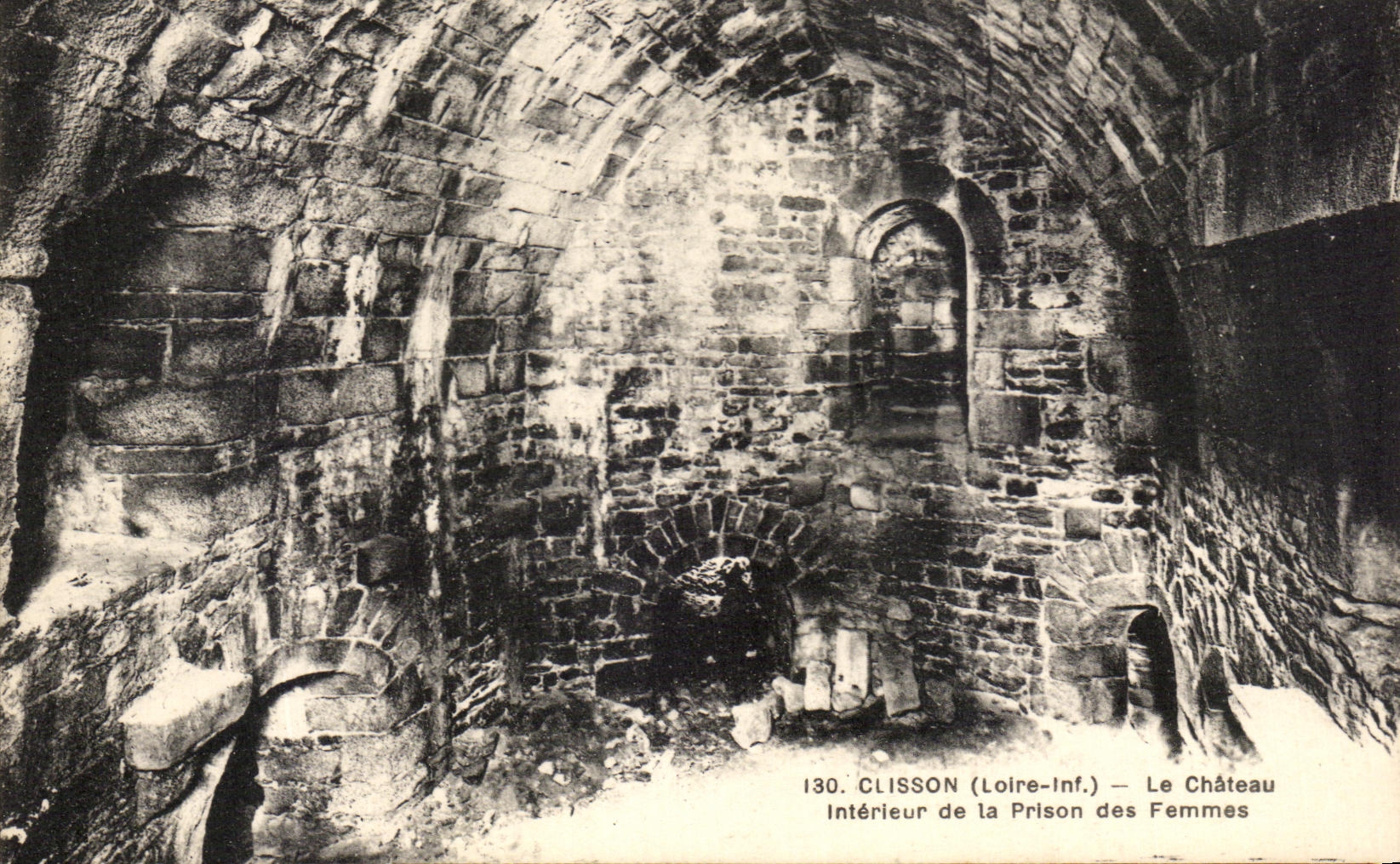 CPA Clisson Le Chateau Interieur de la Prison des Femmes