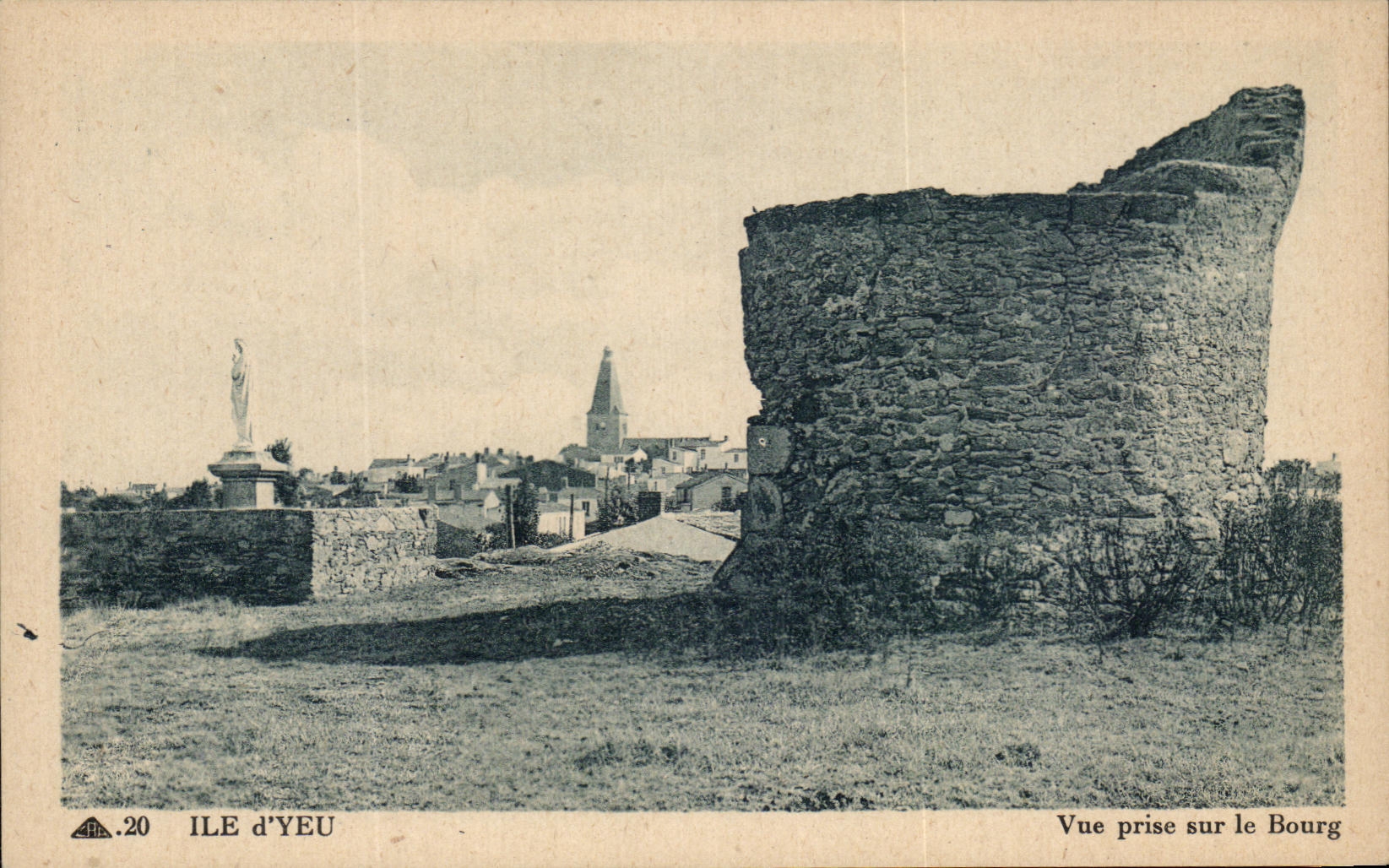 CPA Ile D'Yeu Vue Prise Sur Le Bourg