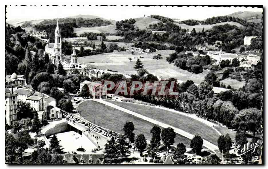 CPA Lourdes La Basilique La Basilique Souterraine St Pie X 