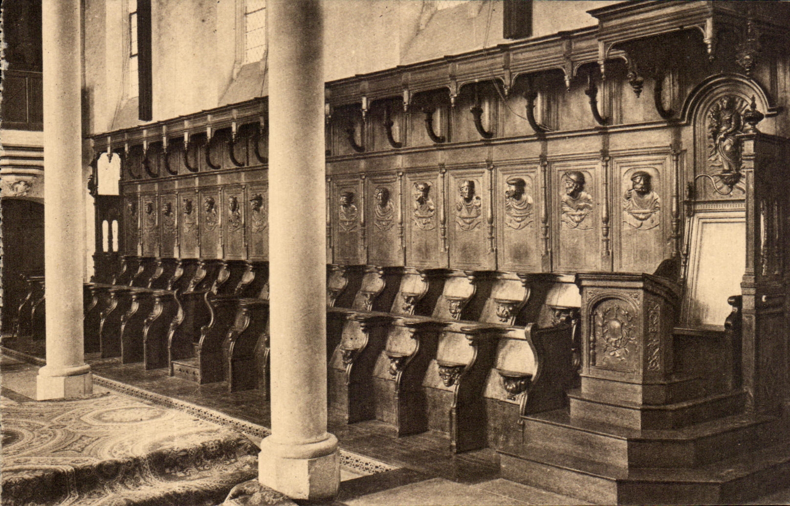 CPA Les Stalles du Choeur de l'Abbaye St pierre de Solesmes Sarthe 