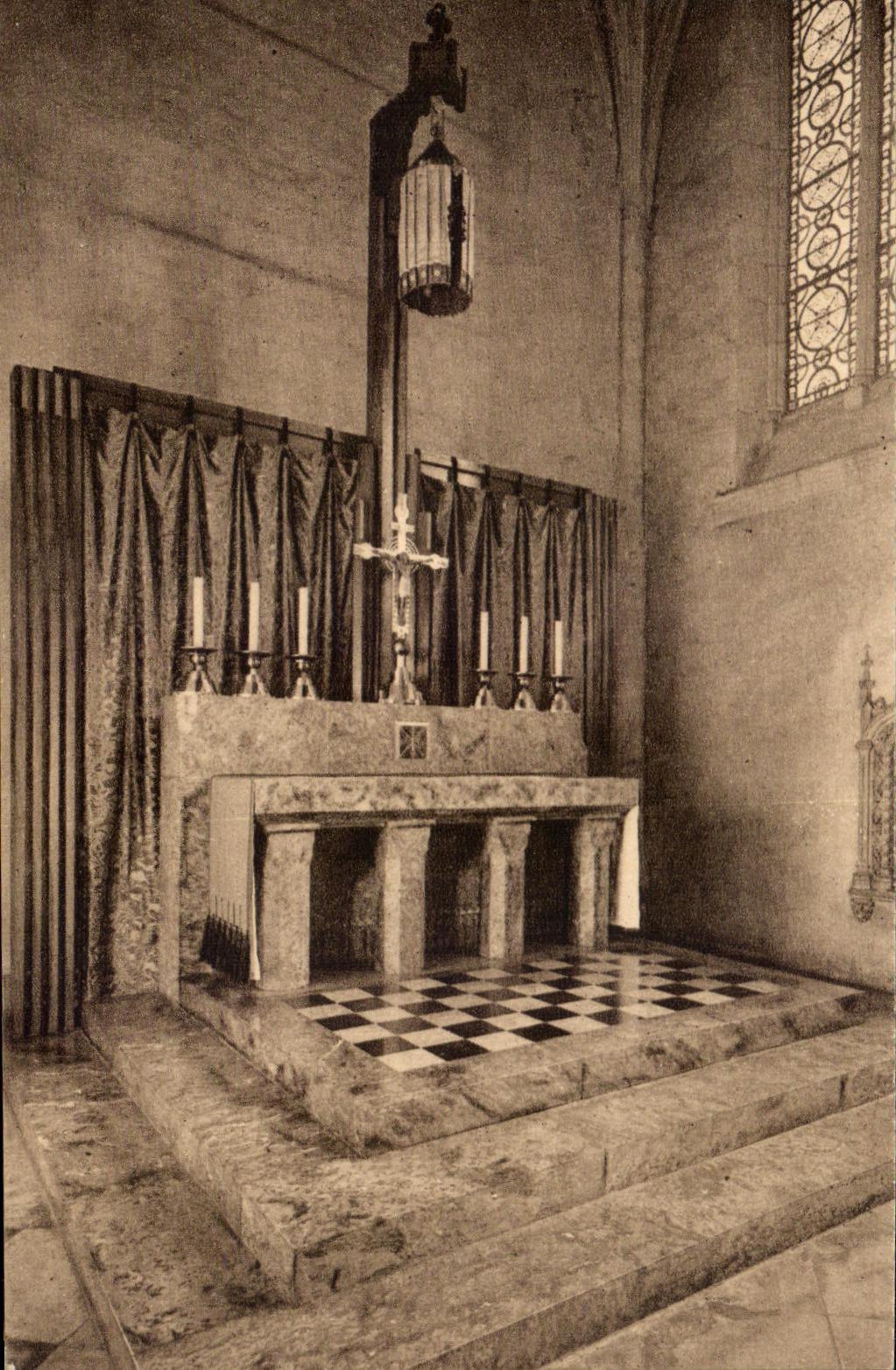 CPA Les Stalles du Choeur de l'Abbaye St pierre de Solesmes Le Maitre Autel