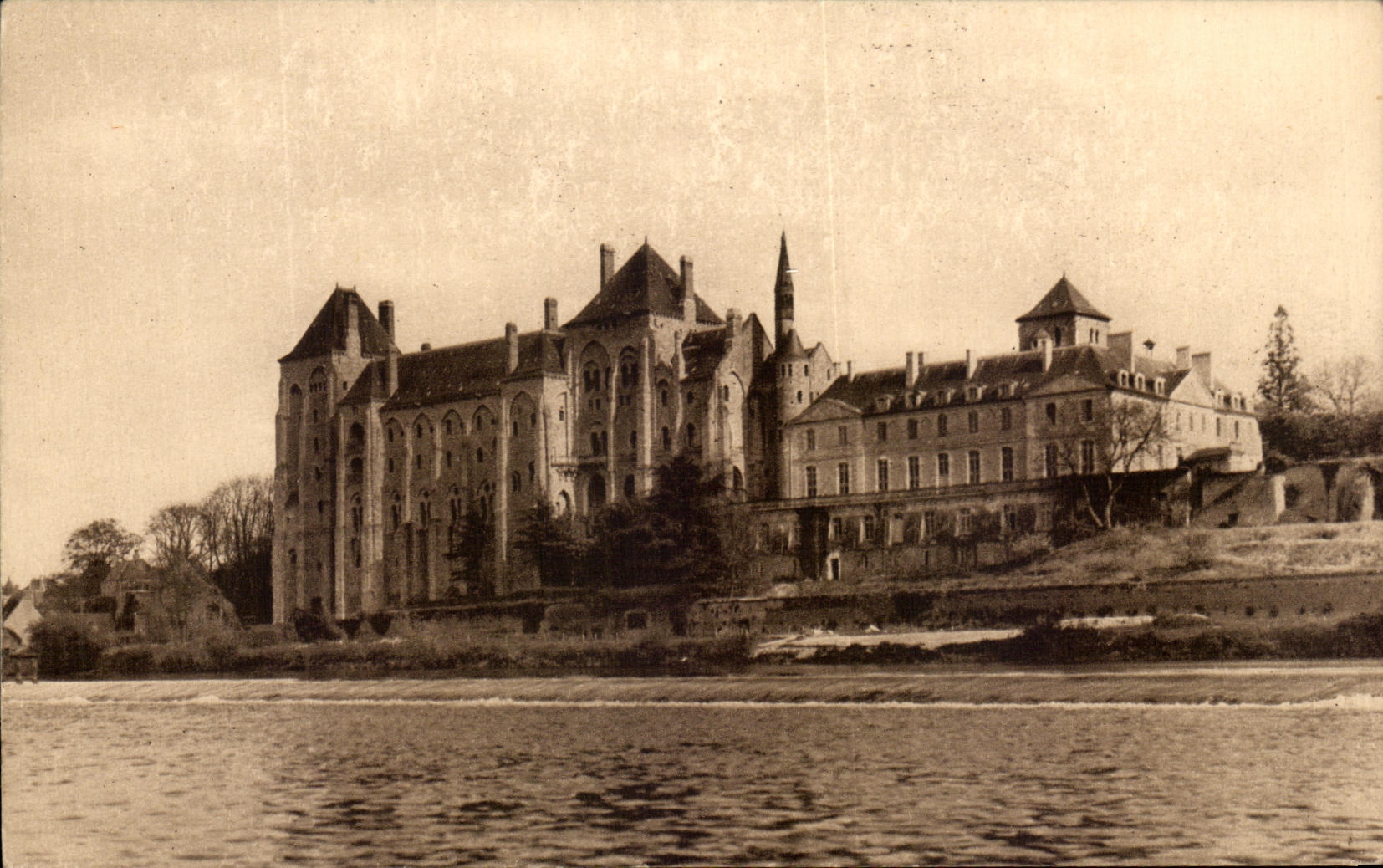 CPA L'Abbaye de Solesmes Sur le Barrage de la Sarthe