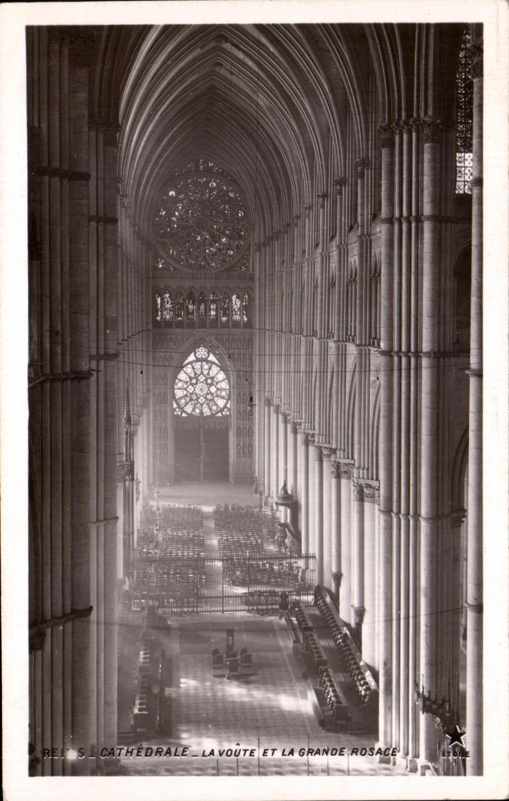 CPA Reims Cathedrale La Voute Et La Grande Rosace