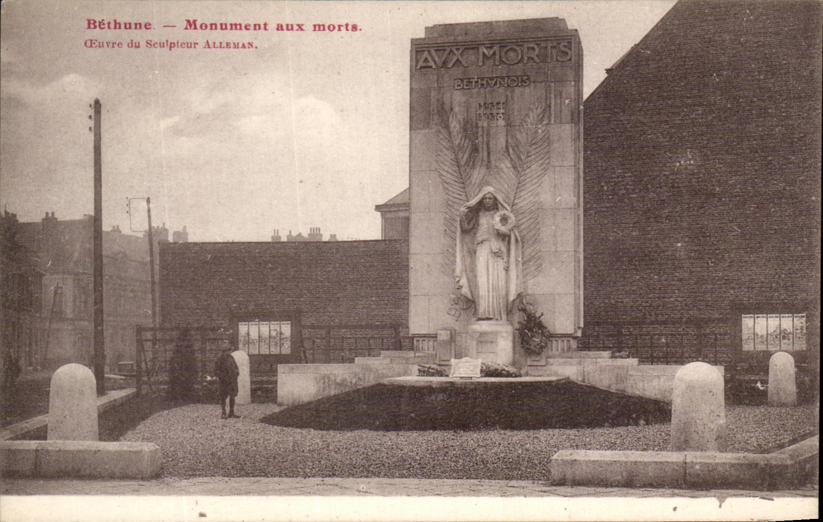CPA Bethune Monument aux morts Militaria 