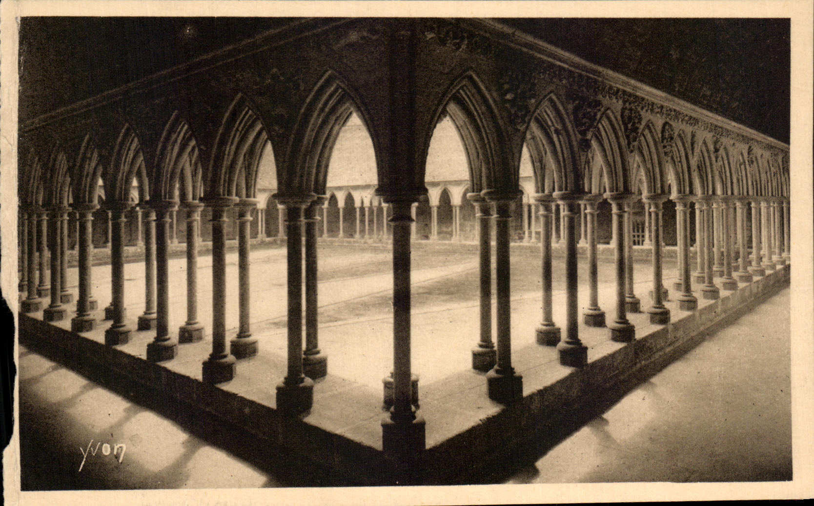 Le Mont-Saint-Michel — Abbaye - Galeries du Cloître — Les Éditions d'Art Yvon