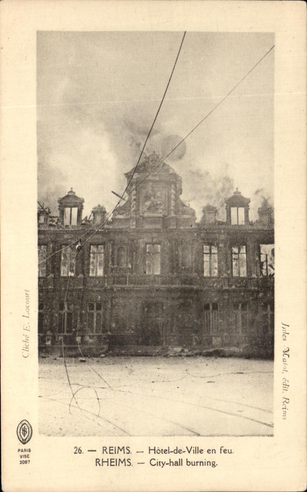 CPA Reims Hotel de Ville en feu Militaria 