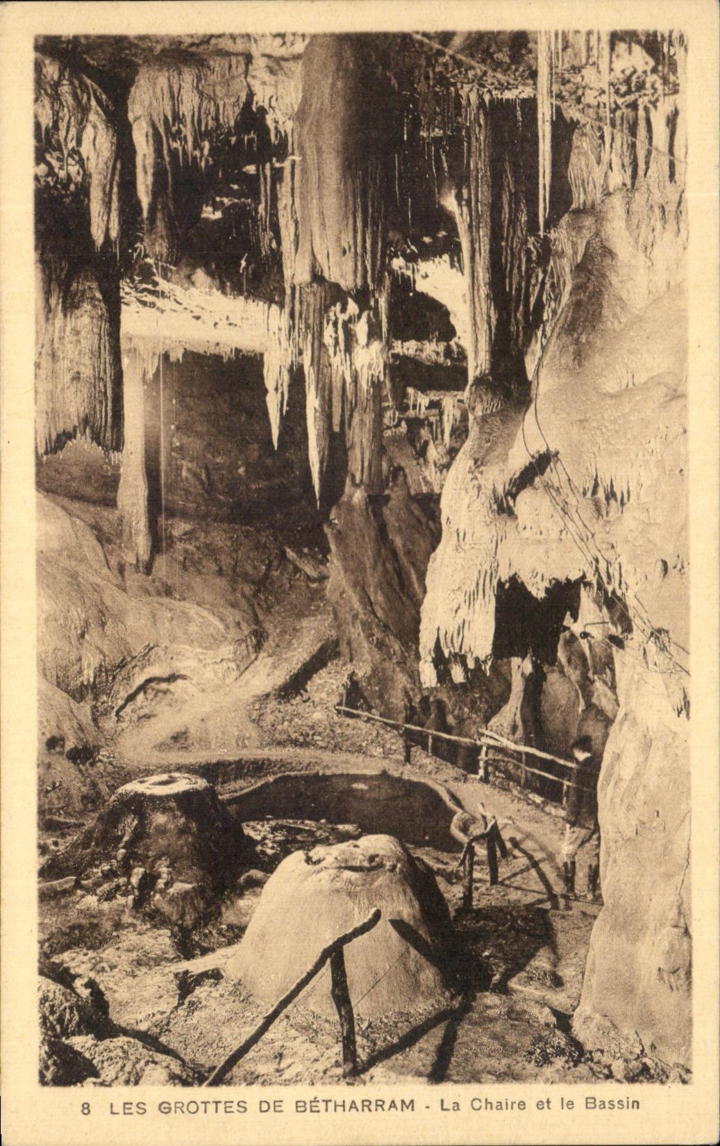 CPA Grottes De Betharram La Chaire et le Bassin
