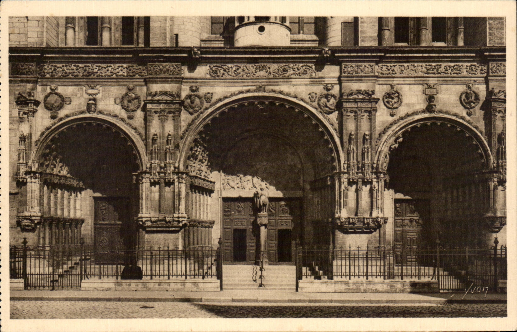 CPA Dijon Eglise Saint Michel Le Portail