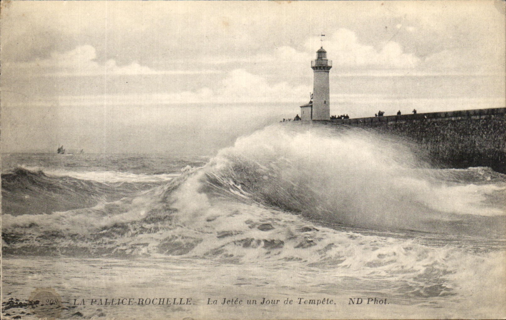 La Pallice-Rochelle — La Jetée un Jour de Tempête — ND Phot. n°208
