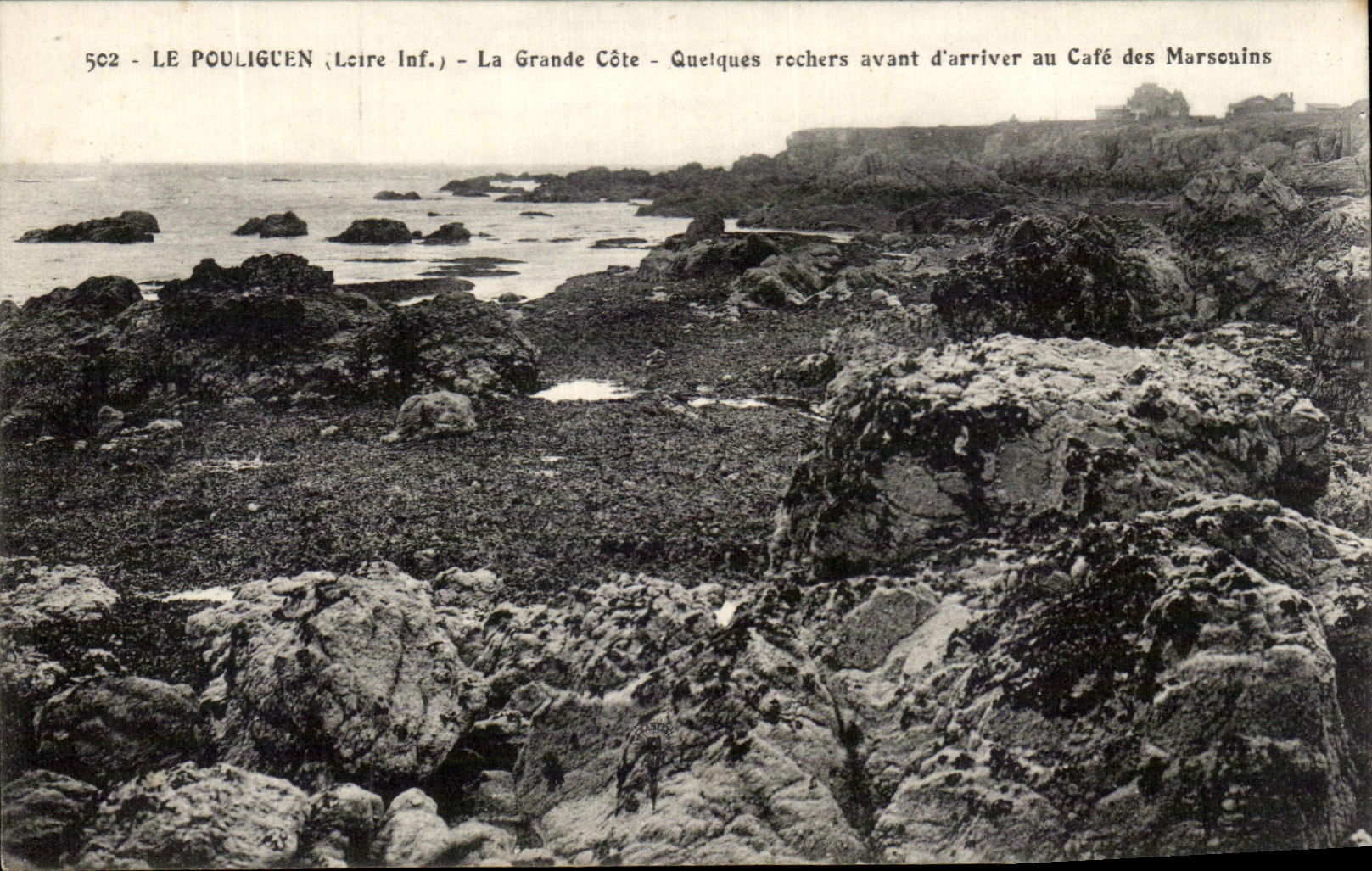 CPA Le Pouliguen La Grande Cote Quelques Rochers avant d'Arriver An Cafe Des Marsouins