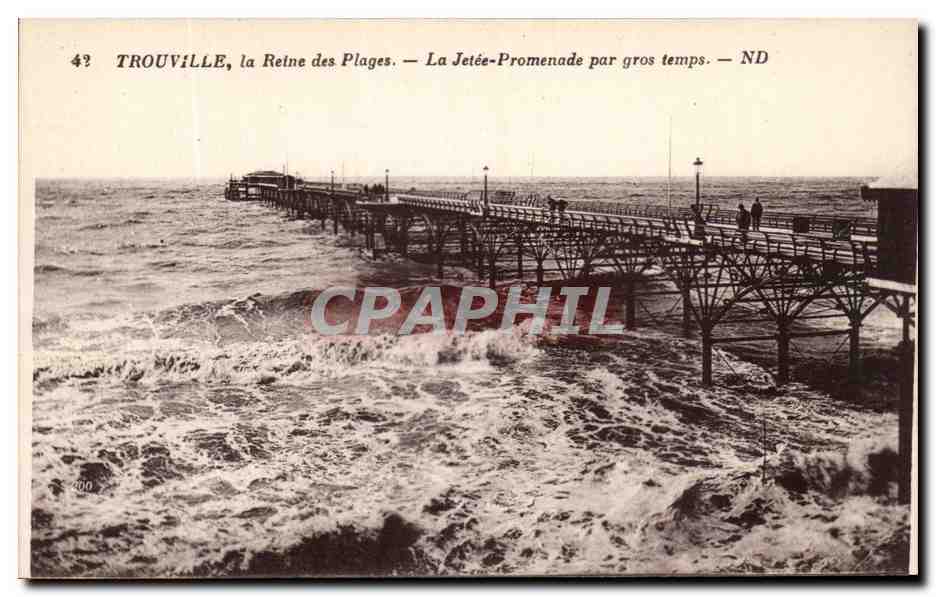 CPA Trouville La Reine Des Plages La Jetee Promenade Par Gros Temps