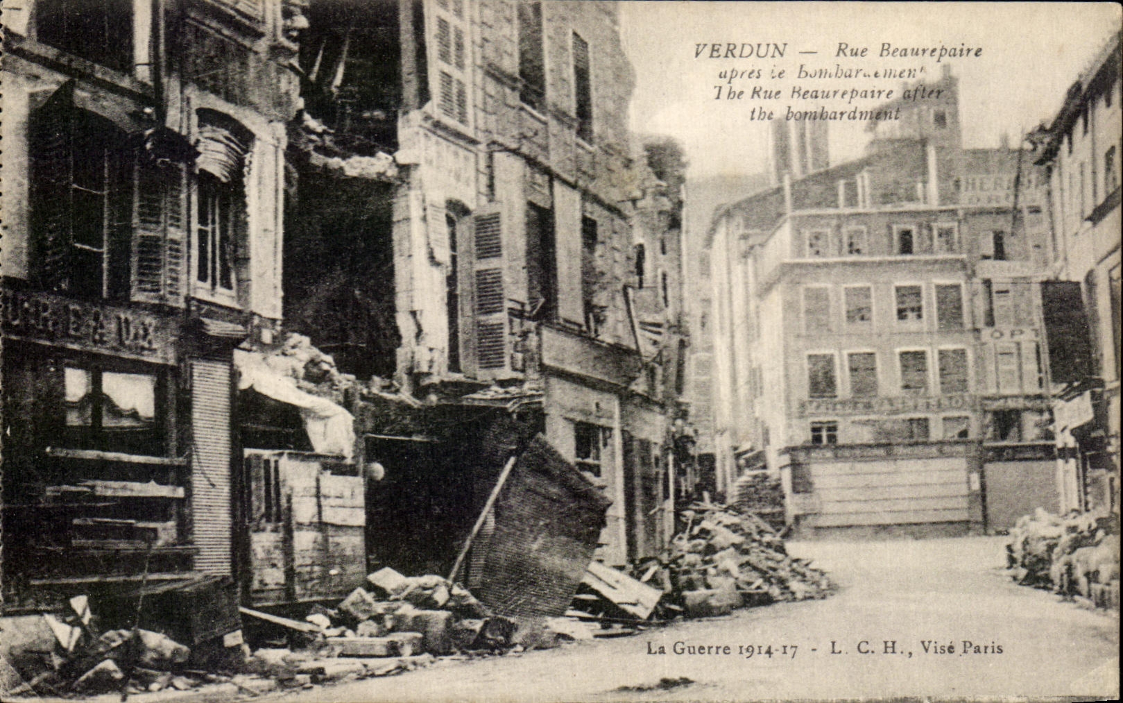 CPA Verdun Rue Beaurepaire apres le bombardement Militaria