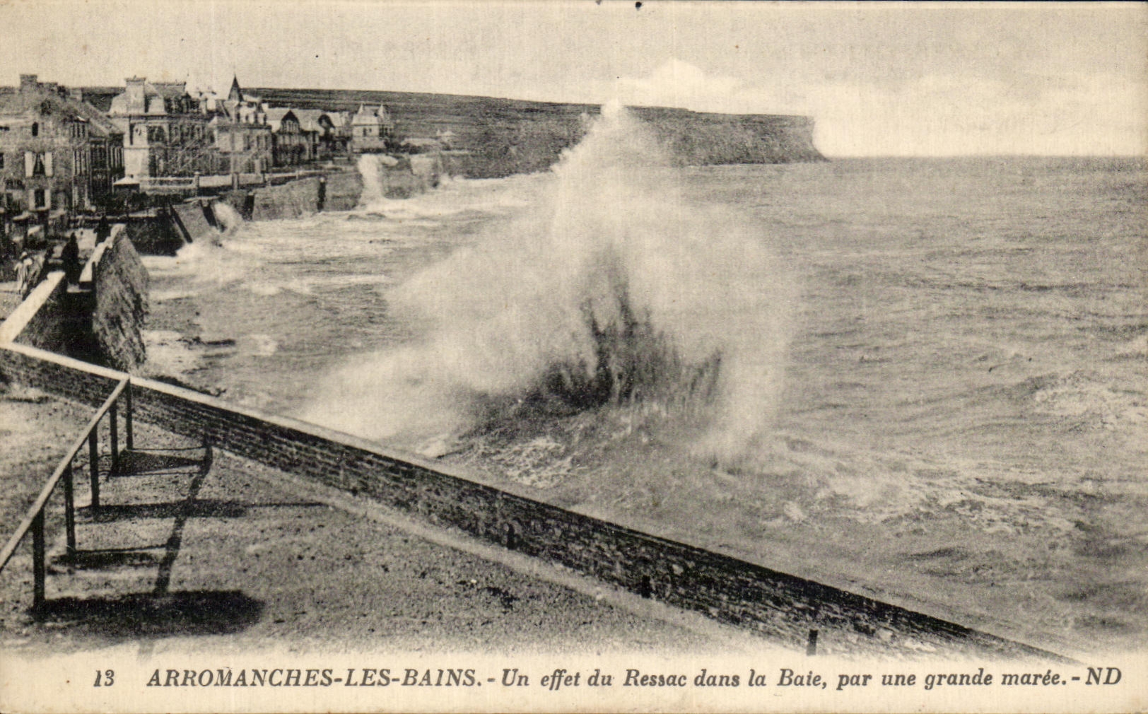 Arromanches-les-Bains — Un effet du ressac dans la baie, par une grande marée — ND