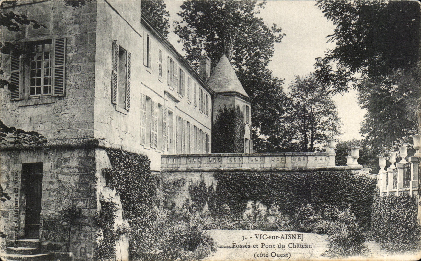 CPA Vic Sur Aisnel Fosses et Pont du Chateau 