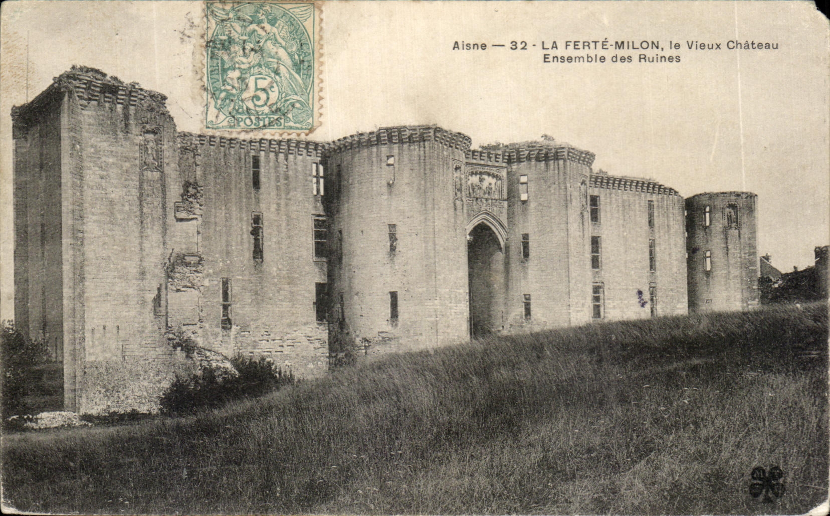 CPA Aisne Ke Ferte Milon le Vieux Chateau Ensemble des Ruines