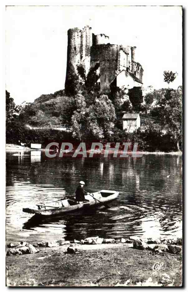 CPA Bourbon L'Archambault Le Chateau vu de lEtang
