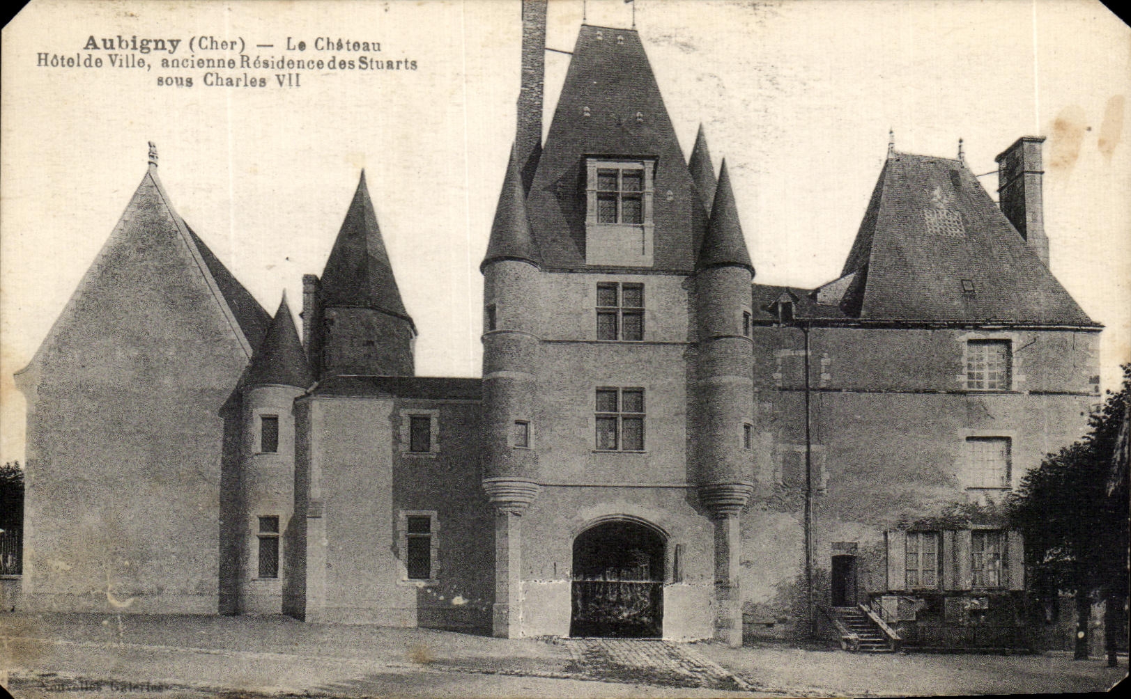 Aubigny (Cher) — Le Château Hôtel de Ville, ancienne Résidence des Stuarts sous Charles VII — Éditeur : Rancillac Galeries