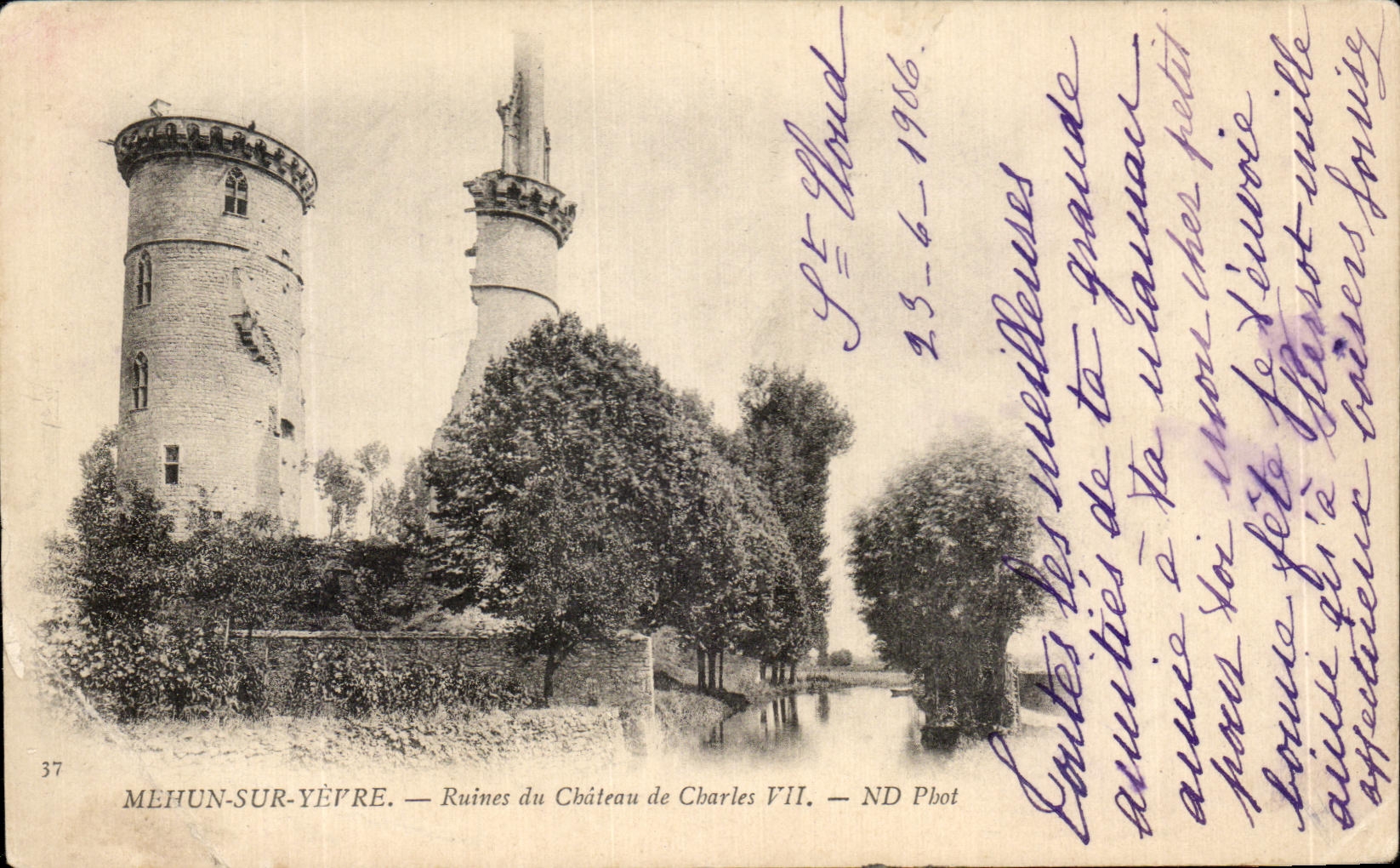 CPA Mehun sur Yevre Ruines du Chateau de Charles VII