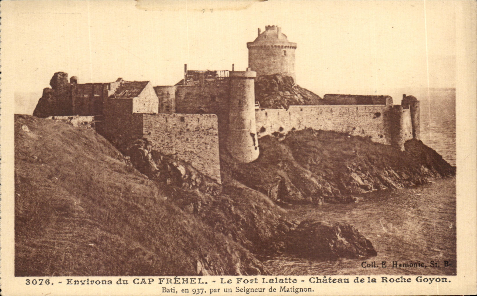 CPA Environs du Frehel Le Fort Lalatte Chateau de la Roche Goyon Bati en par un Seigneur de Matignon