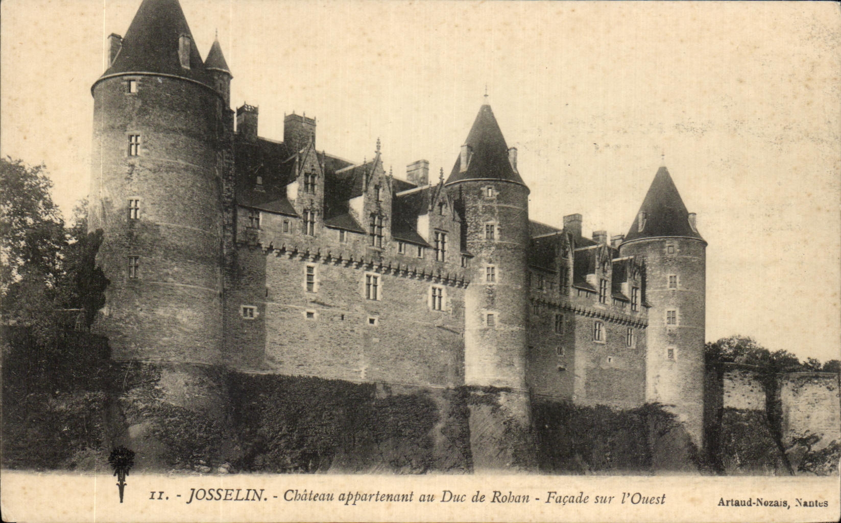 Josselin - Château appartenant au Duc de Roban - Façade sur l'Ouest — Artaud-Nozais, Nantes