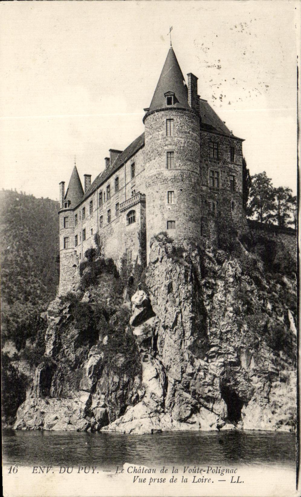 CPA Env Du Puy Le Chateau De La Voute Polignac Vue Prise De La Loire