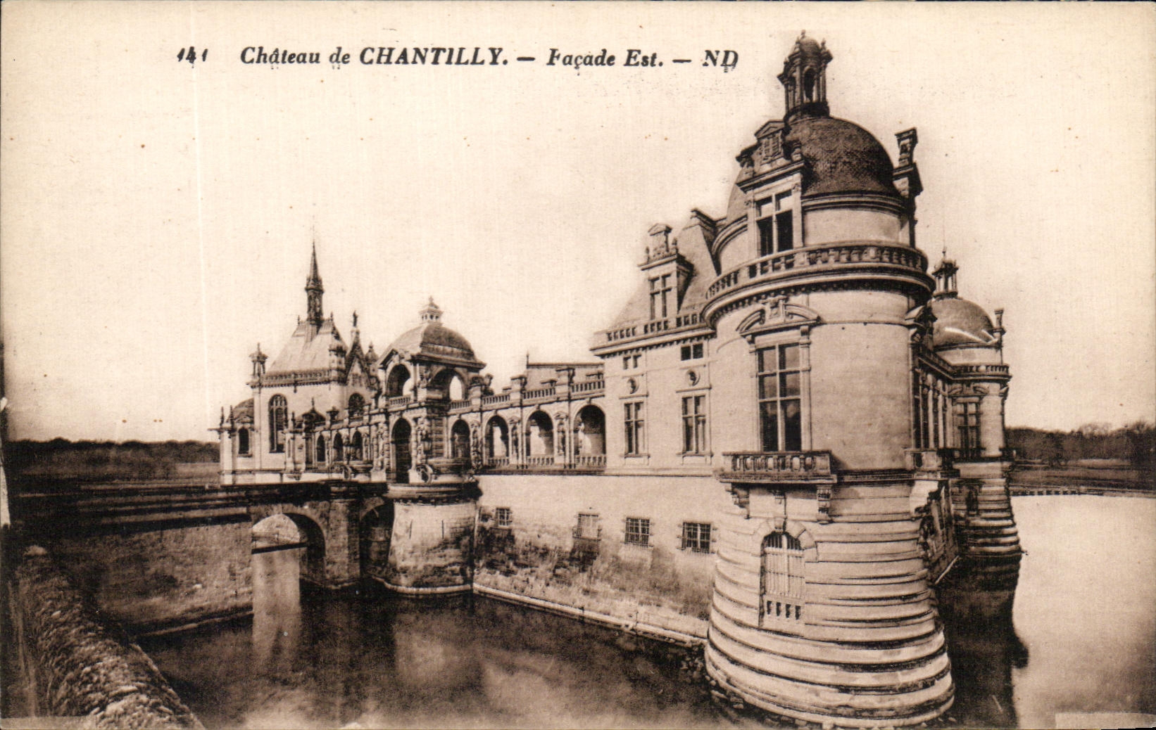 Château de CHANTILLY — Façade Est — ND