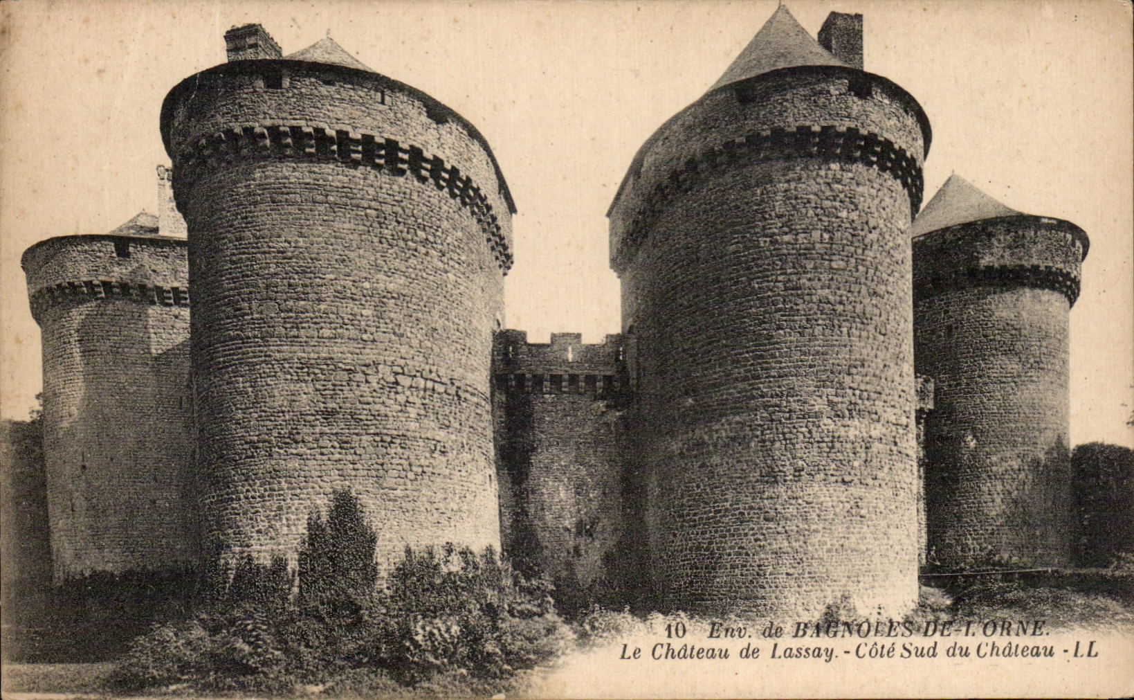 Le Château de Lassay — Côté Sud du Château — Env. de Bagnolles-de-l'Orne — I.L.
