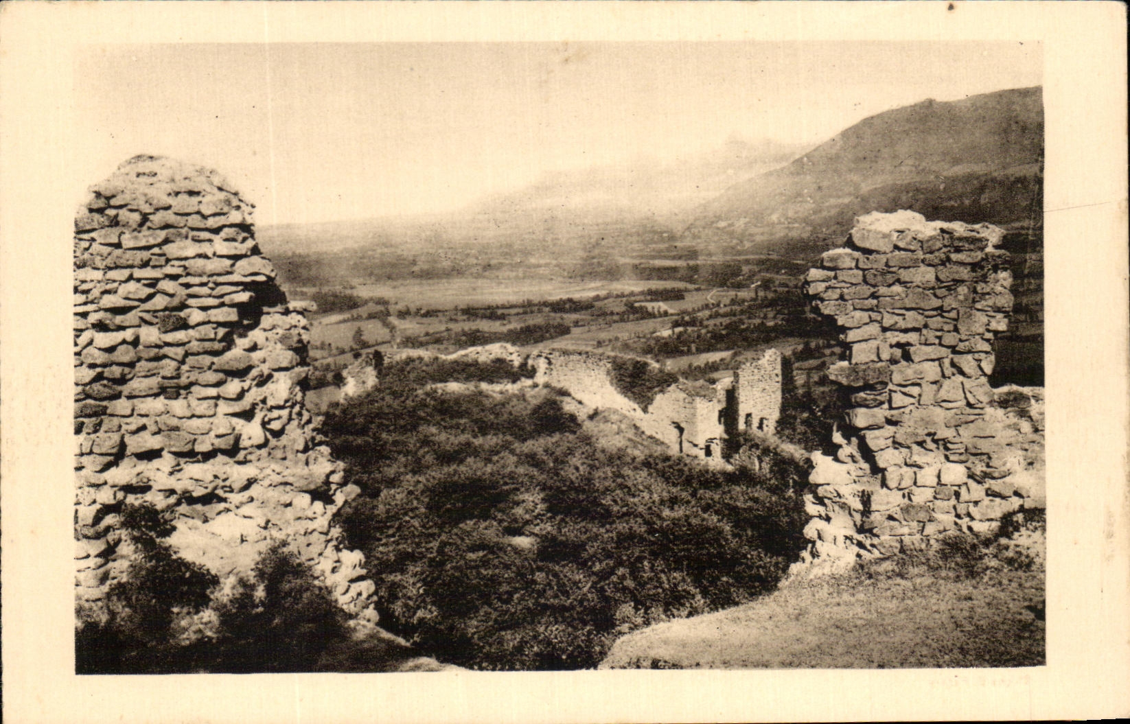 Ruines du Château Vieux — Allinges — Cliché E. Paravy