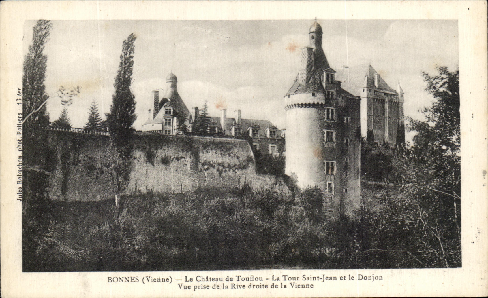 BONNES (Vienne) — Le Château de Touffrou - La Tour Saint-Jean et le Donjon — Vue prise de la Rive droite de la Vienne — Jules Rohuclion, phot. Polters — 13 ter