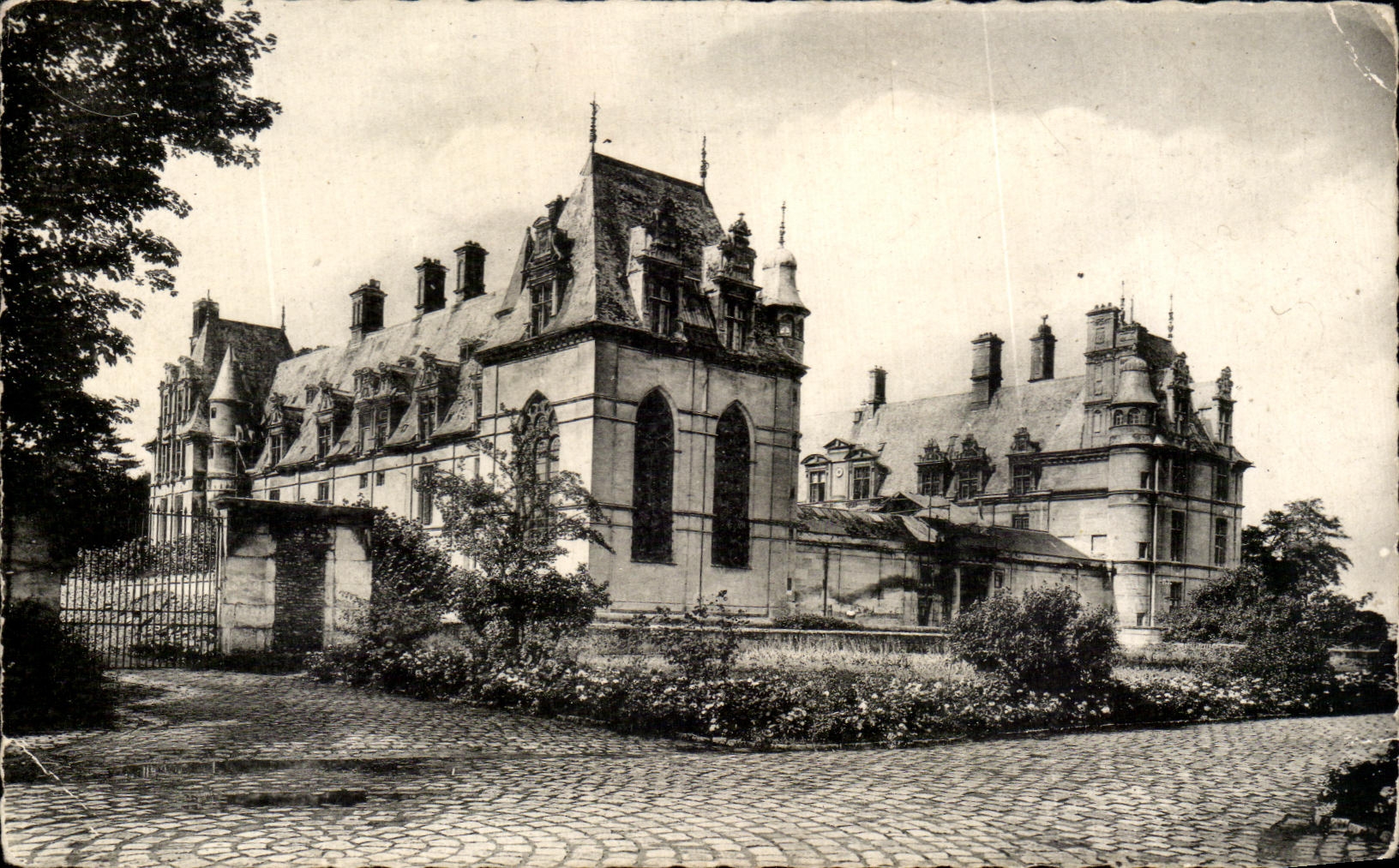 CPA Ecouen Chateau De La Legion D'Honneur Vue Prise De l'Entree Principale