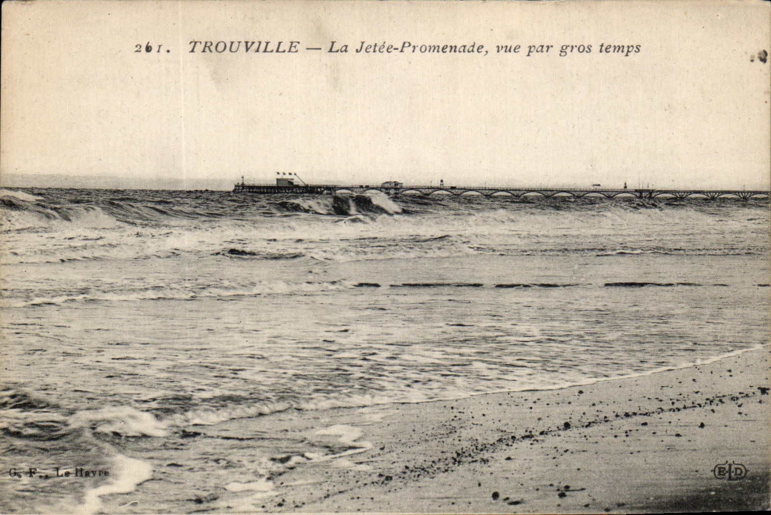 CPA Trouville La Jetee Promenade vue par gros temps