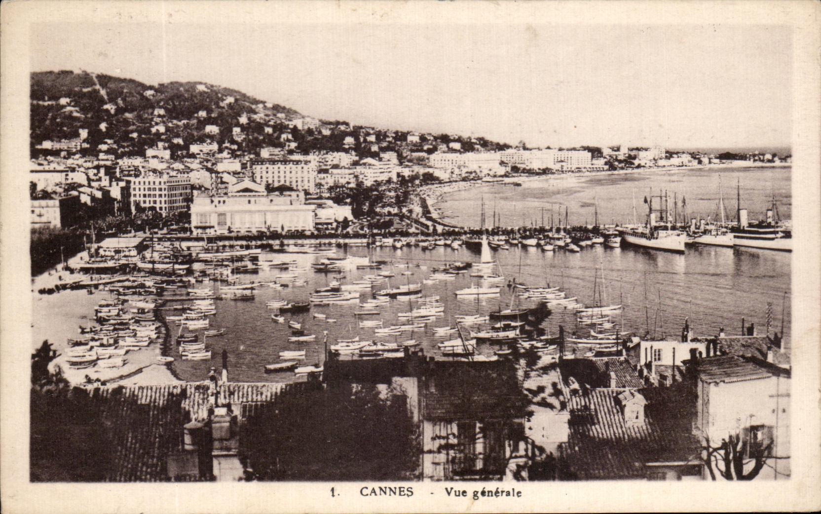CPA Cannes Vue Generale Bateaux 